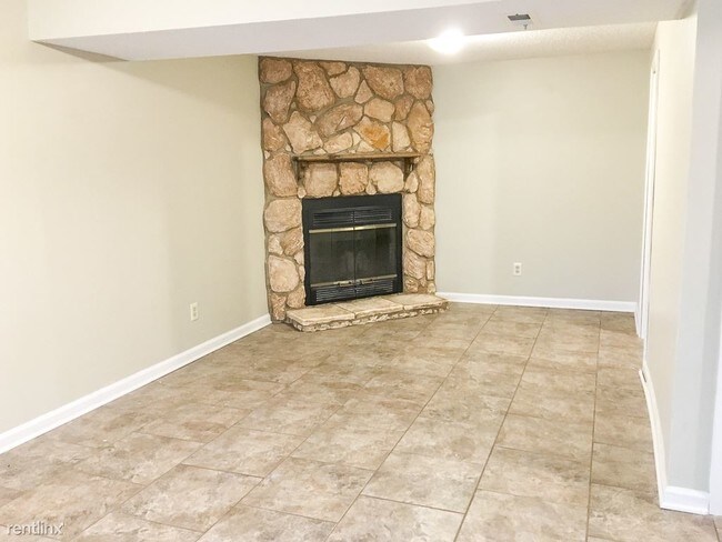 Building Photo - 3 br, 2.5 bath House - 2104 Del Rio Dr