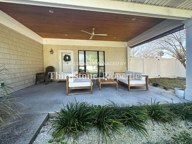 Building Photo - 928 9th Ave N