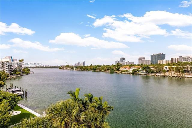 Foto del edificio - 9821 E Bay Harbor Dr