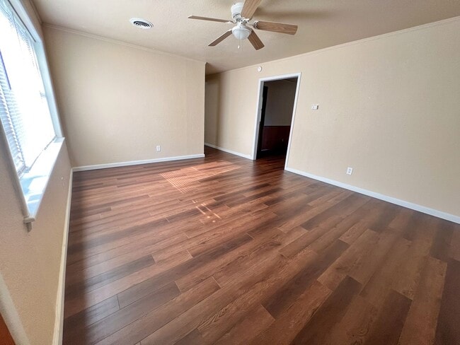 Building Photo - Newly Remodeled Nice 3Bed/2Bath Home