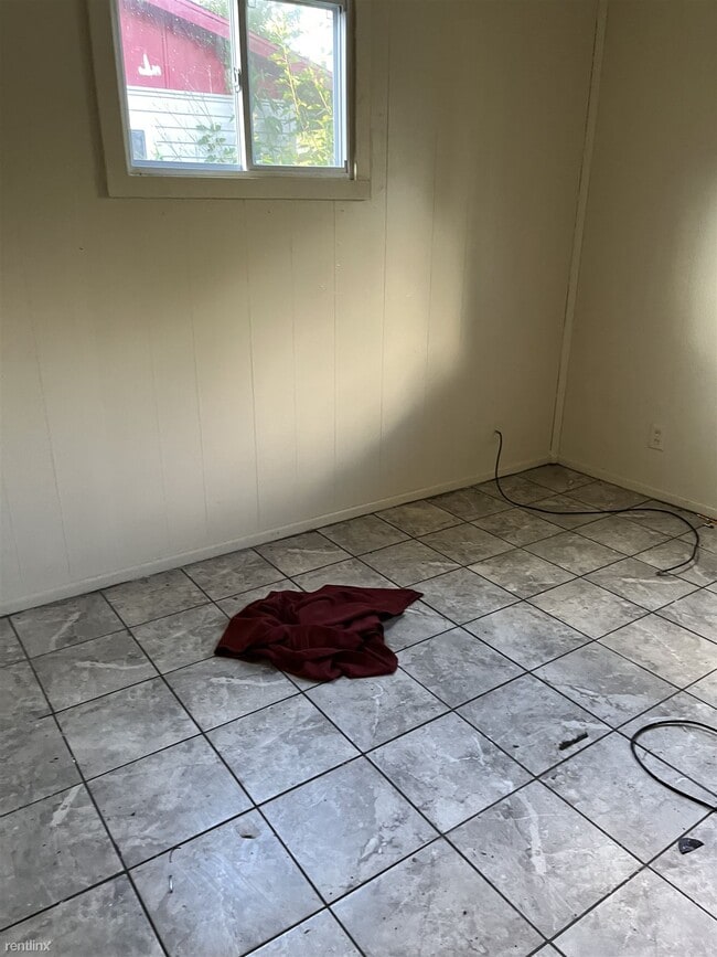 Building Photo - 3 br, 1 bath House - 1591 Azalea Drive