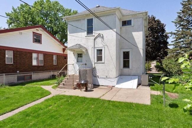 Building Photo - Single Family 5 Bedroom House in MacGroveland- No Pet Fees! June Move In