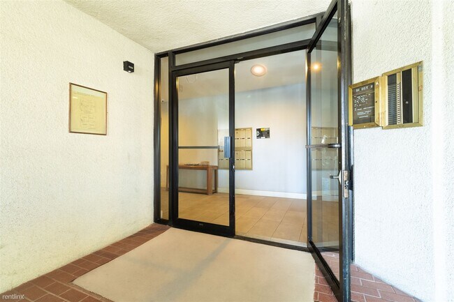 Foto del edificio - 2 br, 2 bath Condo - 1229 East Wilson Aven...