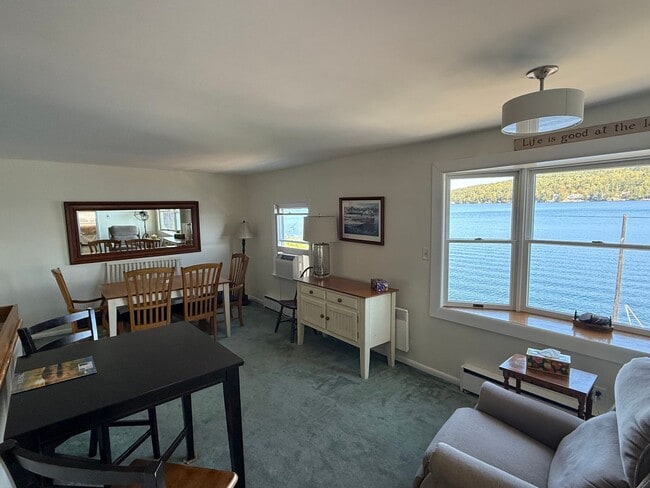 Building Photo - Gorgeous Lake View Winter Rental!