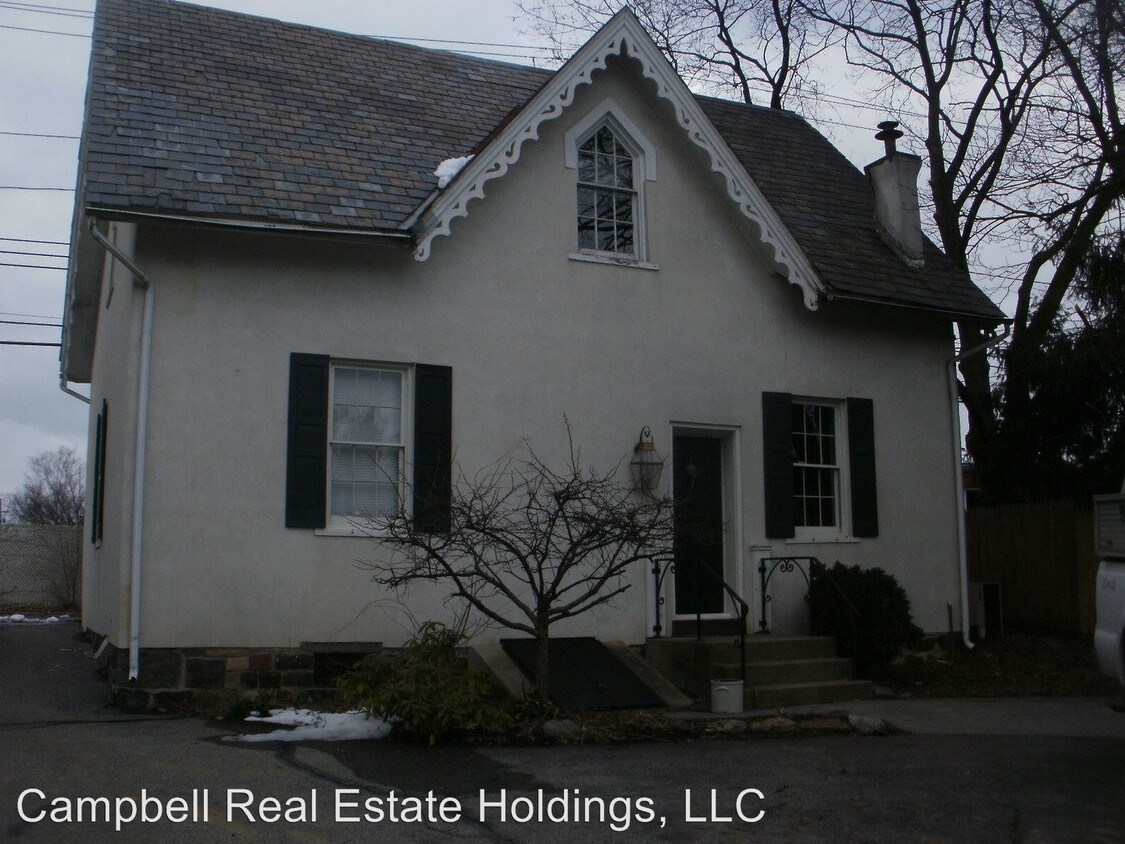 Primary Photo - 241 E Market St