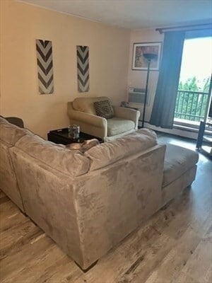 Building Photo - 140 Kenrick St