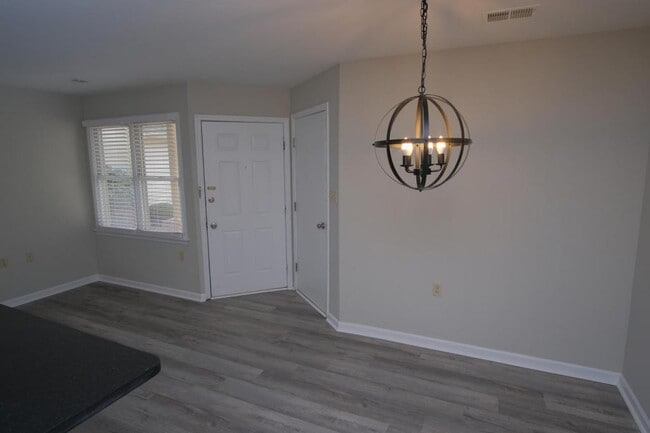 Building Photo - 144 Lindfield Circle