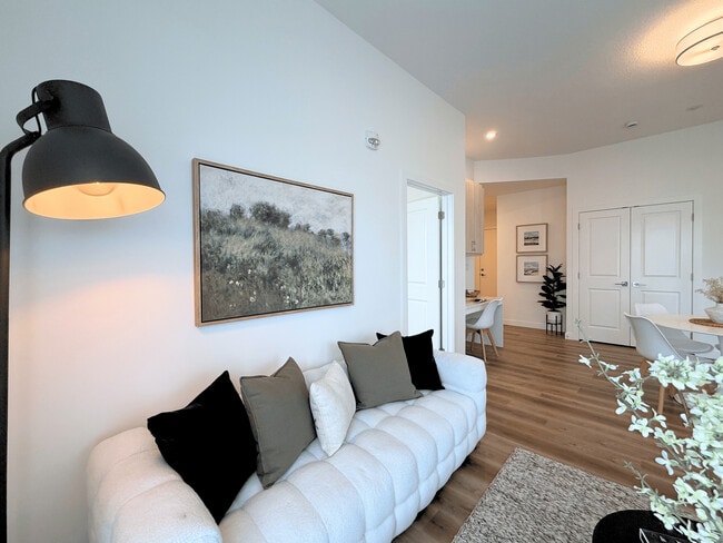Building Photo - The Aspen at Currents on Windermere
