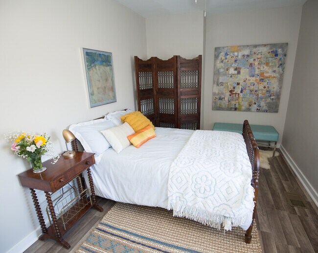 Habitación n.º 2: Gran cantidad de espacios de antigüedades - 48 S 20th St