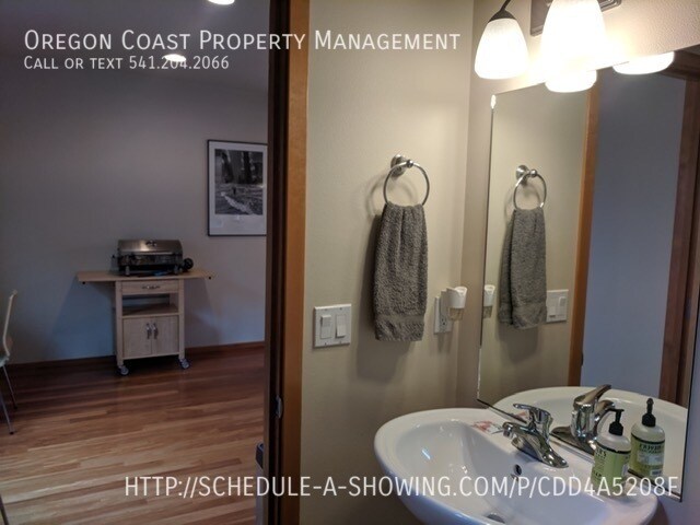 Building Photo - RENT REDUCED! Beautiful Ocean View Condo!