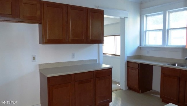 Building Photo - 3 br, 1.5 bath House - 24 W Bernard St