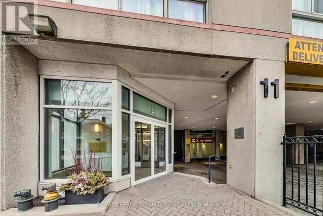Photo du bâtiment - 11 Broadway Ave