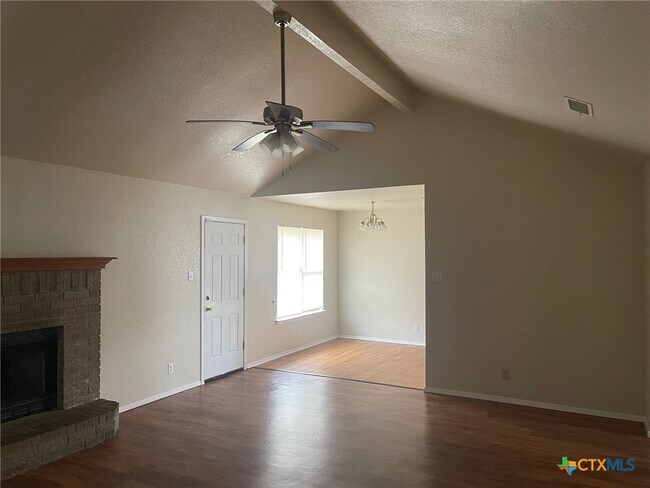 Building Photo - 2301 Timberline Dr