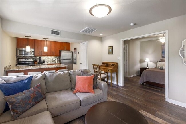 Foto del edificio - 7685 Northcross Dr