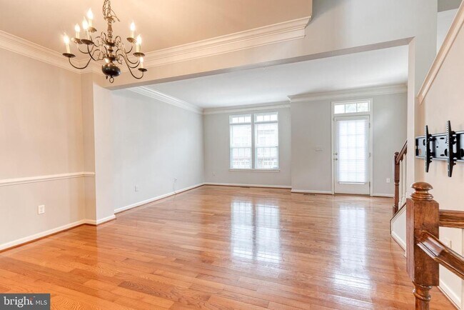 Foto del edificio - 9301 Paragon Way