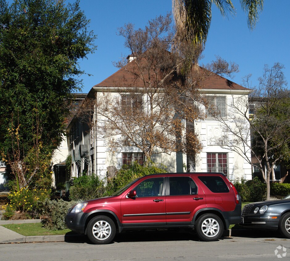 Building Photo - 11151 Camarillo St