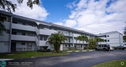 Building Photo - 8421 Lagos De Campo Blvd