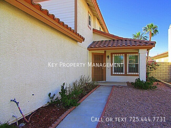 Building Photo - MOVE IN READY 3 BEDROOM 2.5 BATH HOME IN G...