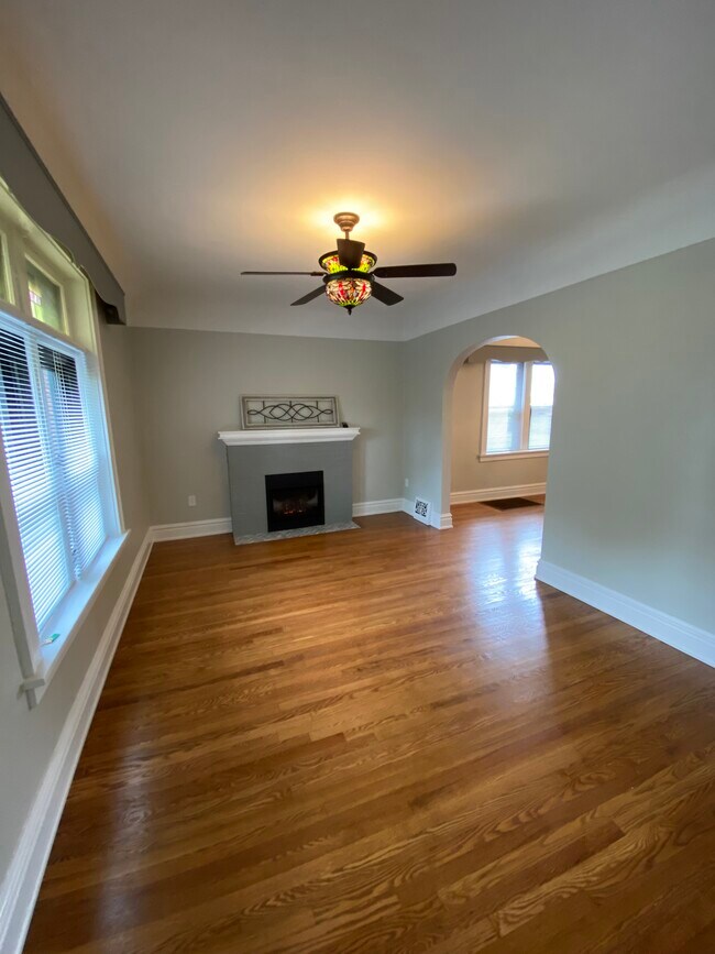 Building Photo - 1216 Pembroke Dr