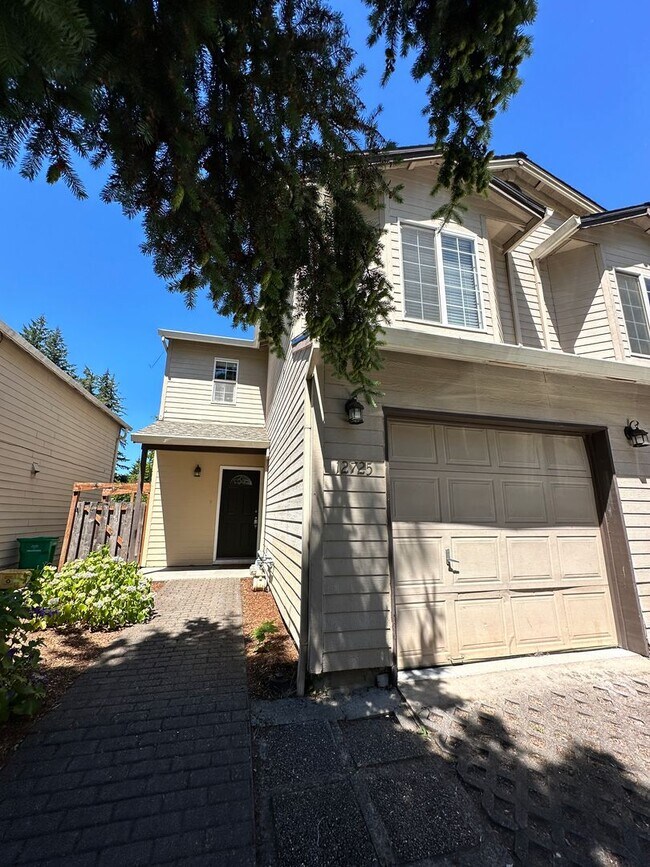 Building Photo - Lydia Court Duplex