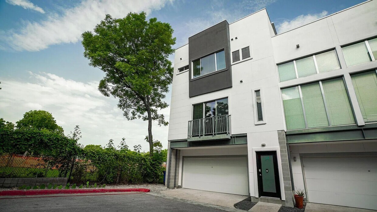 Foto principal - AVAILABLE AUGUST: Modern and Updated S. Co...