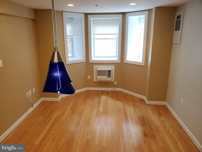 Foto del edificio - 1415 Chapin St NW