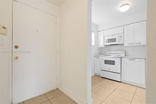 Foto del edificio - 4215 N University Dr