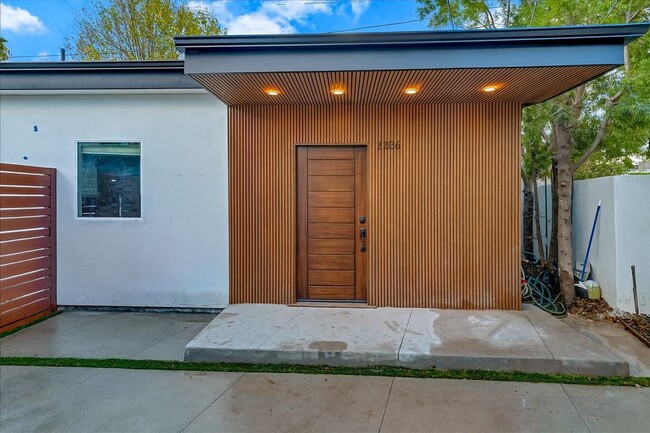 Foto del edificio - 22136 Gilmore St