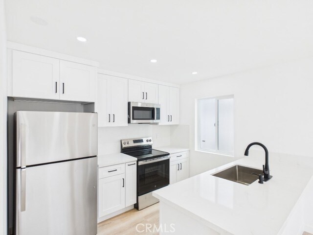 Foto del edificio - 748 Newport Ave