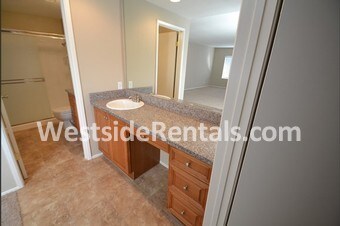 Primary Photo - 2294 Pinecrest St