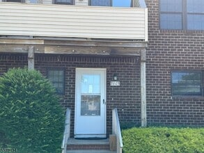 Building Photo - 2803 Kent Pl