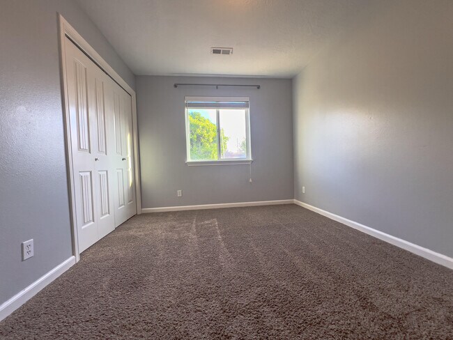 Bedroom 2 - 89 S Peppermint Dr