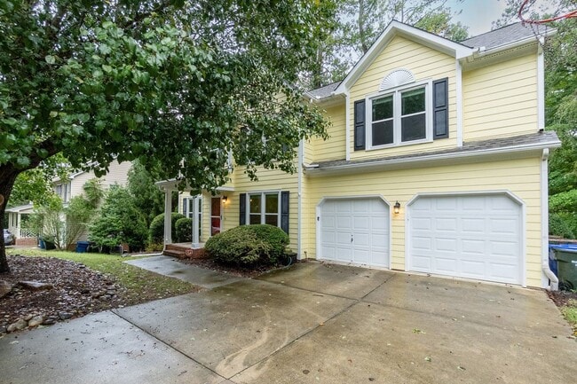 Building Photo - 8 Woodcliff Cir