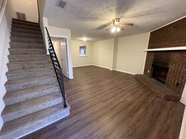 Building Photo - HIGHLAND PARK DR - 147/149/151