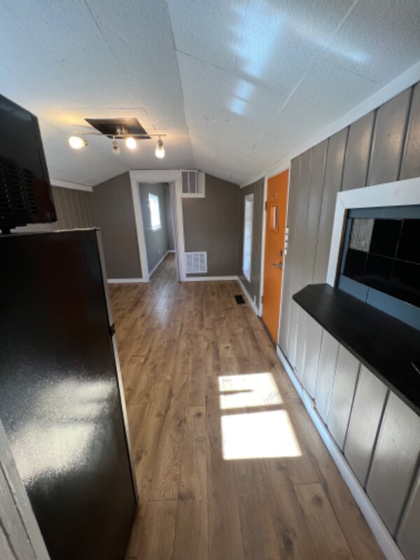 Building Photo - 229 Lilac St