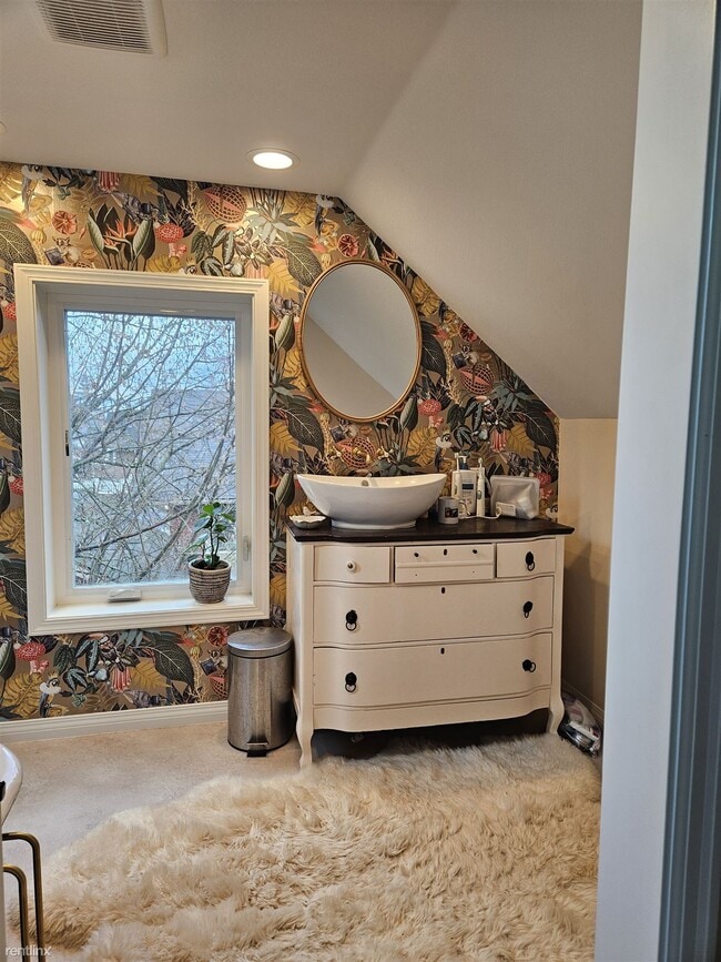 Building Photo - 3 br, 1.5 bath House - 611 West 32nd Street