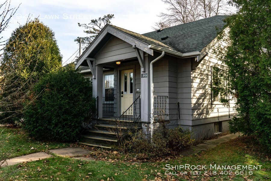 Primary Photo - 1944 Lawn St