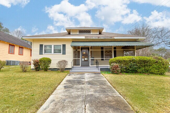 Building Photo - Stunning Renovated 4-Bedroom Home in Lakebottom with Screened Porch & Prime Location Near Fort Be...