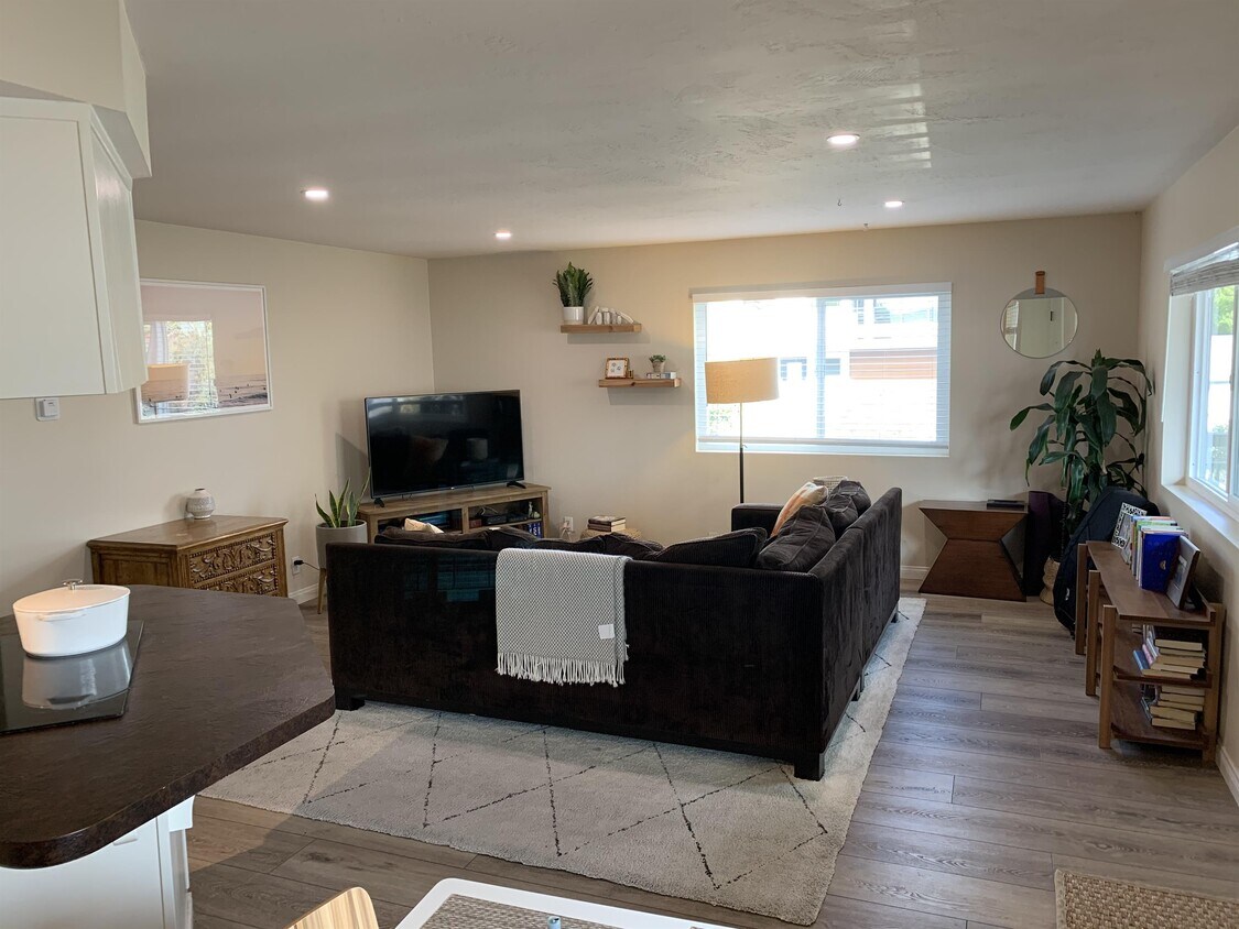 2024 Manchester Ave Unit B, Encinitas, CA 92007 Room for Rent in Encinitas, CA