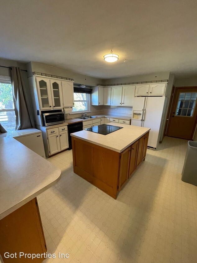 Primary Photo - 2 br, 1.5 bath House - 18543 Melrose Rd