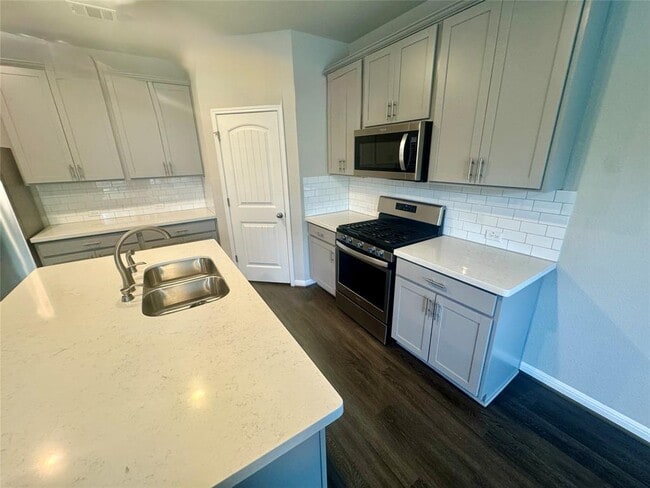 Building Photo - 112 Buckthorn Dr