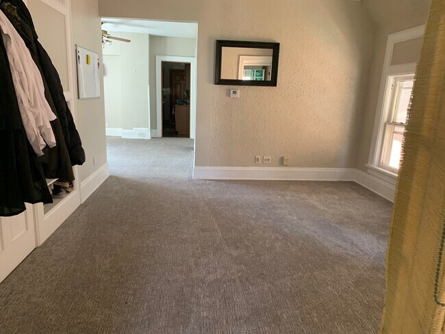 living room - 1509 N Astor St
