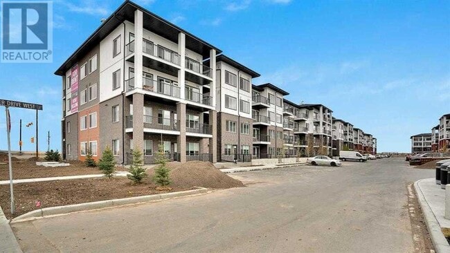 Building Photo - 6-116 Merganser Dr W