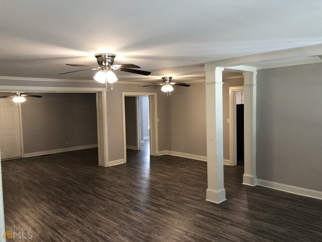 Building Photo - 7844 Burkhalter Rd