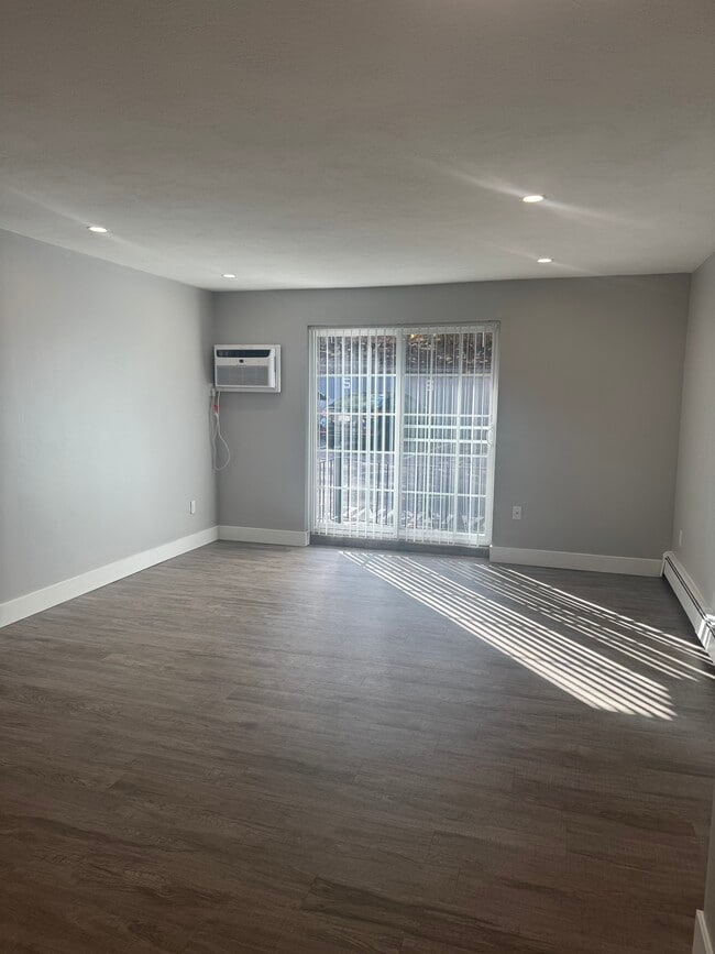 Building Photo - Skyline Terrace Apartments