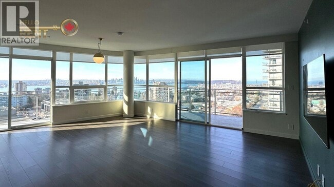 Building Photo - 112 13th St E