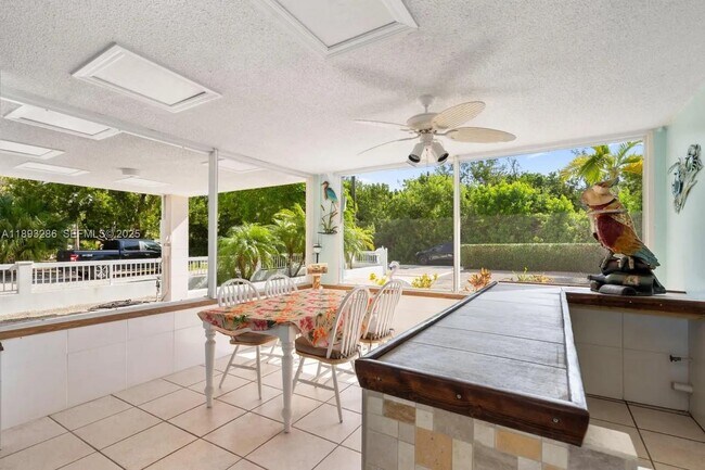 Foto del edificio - 23 Harbor Dr