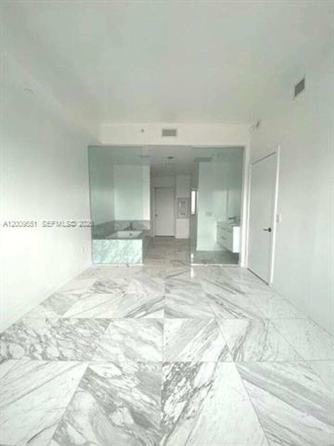 Foto del edificio - 480 NE 31st St