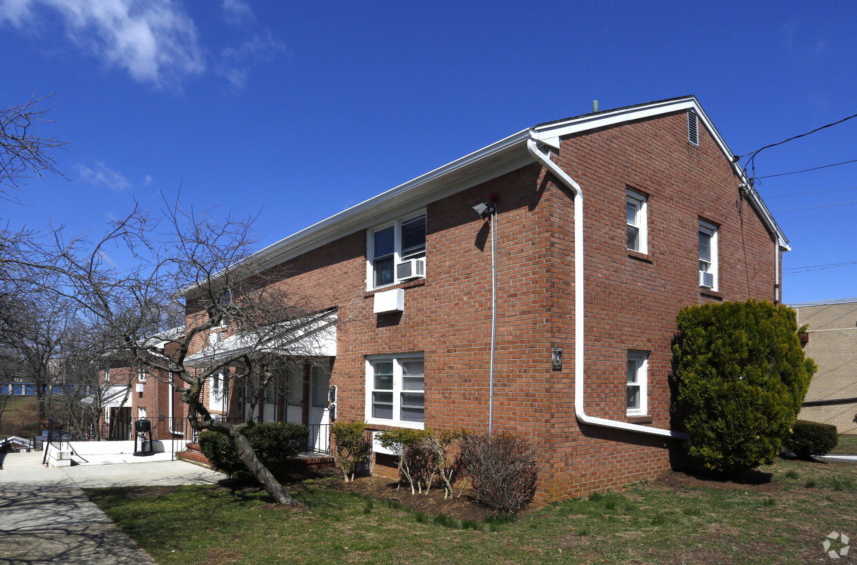 Primary Photo - Throckmorton Apartments