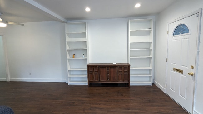 Building Photo - 1122 E Harvard St